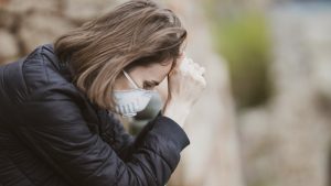 Κοκκύτης: Έξαρση του “βήχα των 100 ημερών” – Οι ευάλωτες ομάδες, τα συμπτώματα και οι επιπλοκές