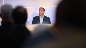 Αλέξης Τσίπρας: Ανακοινώνει τους 30 πρώτους στενούς συνεργάτες του και ετοιμάζει την παρουσίαση της “Ιθάκης”