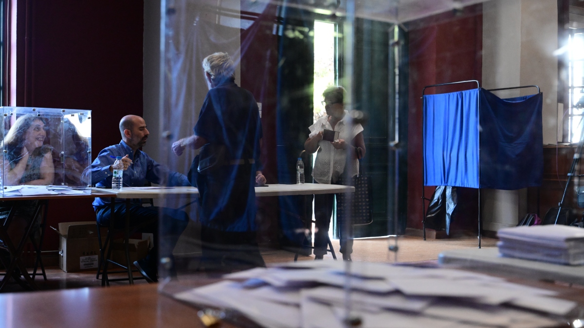 Δημοσκόπηση Interview: Προβάδισμα 13,3% της ΝΔ έναντι του ΠΑΣΟΚ – Ποιος προηγείται στο δίλημμα “Μητσοτάκης ή χάος”