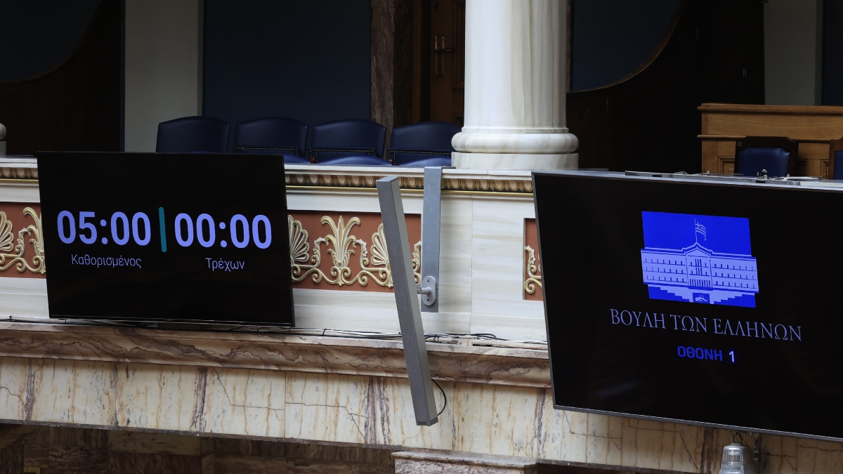 Βουλή: Ψηφίστηκε με ευρεία πλειοψηφία ο “ηλεκτρονικός χρονοκόφτης” – Νέοι κανόνες για τους βουλευτές