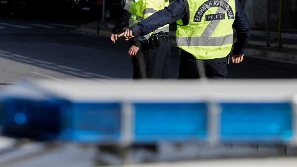 Παλλήνη: Συνελήφθη 26χρονος οδηγός που έτρεχε με 174 χλμ./ώρα στην περιφερειακή Υμηττού – Δεν είχε ούτε δίπλωμα