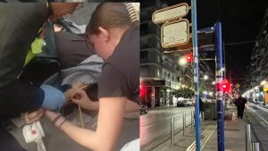 Πειραιάς: Ακρωτηριάστηκε στο πόδι η 72χρονη που παρασύρθηκε από λεωφορείο – “Πιάστηκε η τσάντα της στην πόρτα”