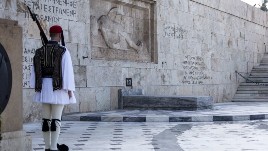 Σήμερα η σύγκρουση στη Βουλή για το μνημείο του Αγνώστου Στρατιώτη, τι αλλάζει με την τροπολογία – Όσα θα πει ο Μητσοτάκης