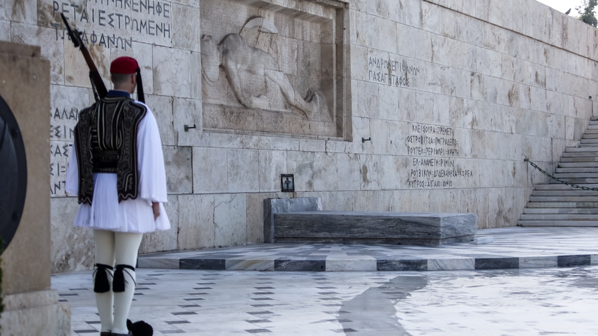 Σήμερα η σύγκρουση στη Βουλή για το μνημείο του Αγνώστου Στρατιώτη, τι αλλάζει με την τροπολογία – Όσα θα πει ο Μητσοτάκης