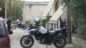 Μητροκτονία στα Τρίκαλα: Μαρτυρικός ο θάνατος της 54χρονης – Ο 18χρονος έσφιγγε την πετσέτα με μένος για αρκετά λεπτά