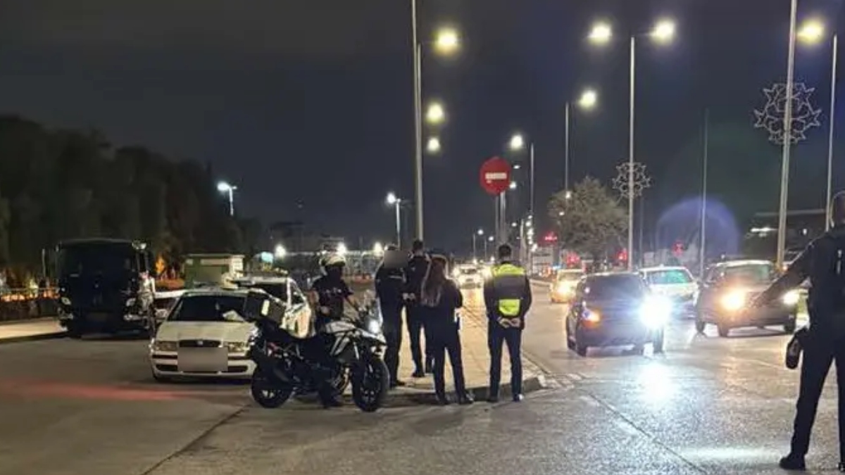 Επιχείρηση της Τροχαίας στους Αγ. Αναργύρους: 39 παραβάσεις σε 89 ελέγχους – Αφαιρέθηκαν άδειες, έφυγαν με γερανό 7 οχήματα