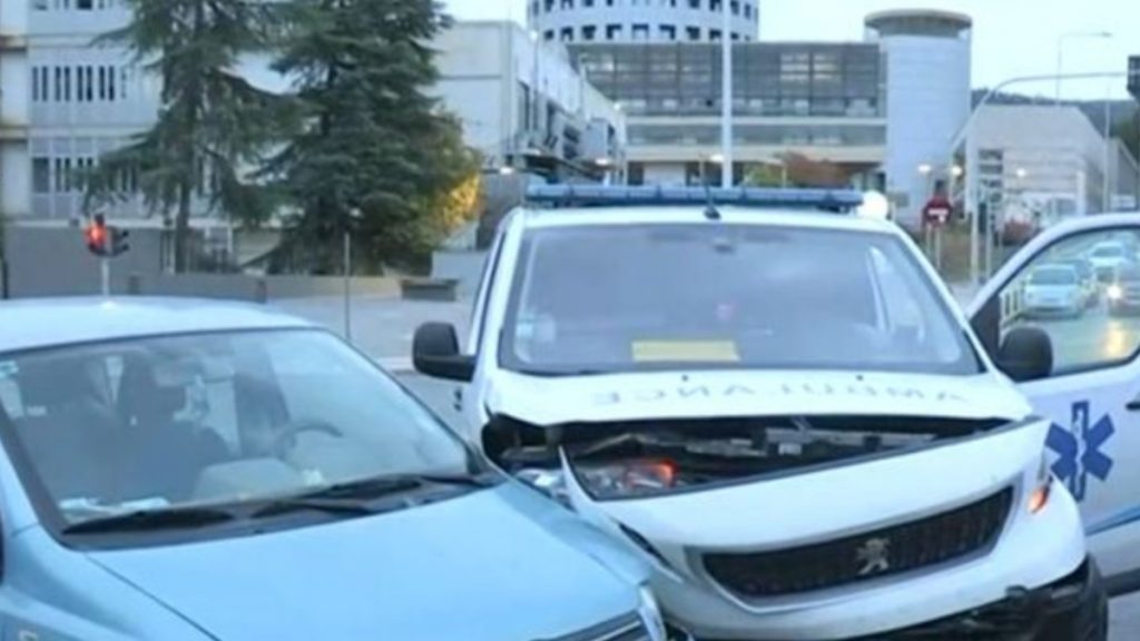 Τροχαίο στη Θεσσαλονίκη: Αυτοκίνητο συγκρούστηκε με ιδιωτικό ασθενοφόρο (βίντεο)