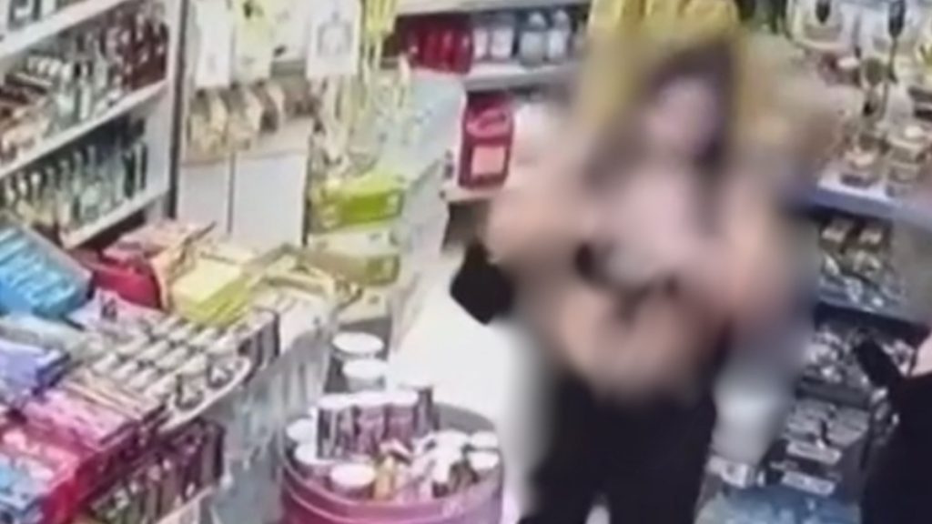 Γκάζι: Από πνευμονική εμβολή ο θάνατος της 16χρονης που “έσβησε” έξω από κλαμπ – Τι είπαν οι φίλοι της για το μοιραίο βράδυ