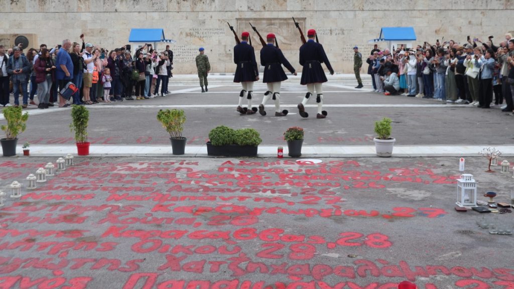 Άγνωστος Στρατιώτης: Συμφώνησαν ότι… διαφωνούν Δένδιας και Δούκας – Ο “πόλεμος” ανακοινώσεων και η λύση του ιδιώτη