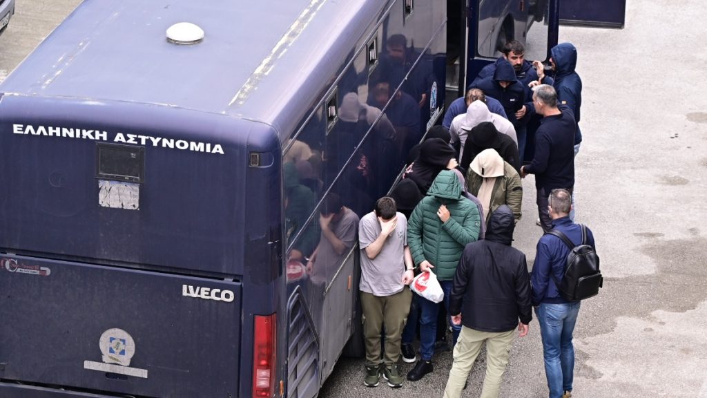 Σκάνδαλο ΟΠΕΚΕΠΕ: Απολογούνται οι πρώτοι 12 συλληφθέντες για το κύκλωμα – Στο νοσοκομείο έγκυος κατηγορούμενη