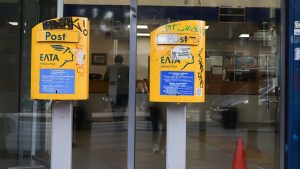 ΕΛΤΑ: Την Τρίτη η έκτακτη συνεδρίαση των επιτροπών της Βουλής για τα 204 “λουκέτα” – Πιερρακάκης: “Πρέπει να ληφθούν δύσκολες αποφάσεις”