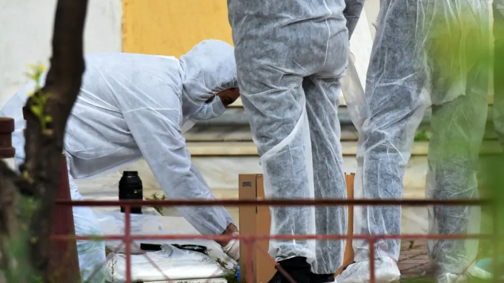 Χαλάνδρι: Ελεγχόμενη έκρηξη έξω από το προξενείο της Ρωσίας για ύποπτες σακούλες… με μπέργκερ