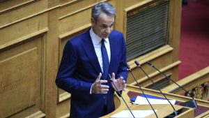 Μητσοτάκης στη Βουλή: “Οι εθνικοί χειρισμοί δεν ασκούνται σε καφενεία και τηλεοπτικά πάνελ” – Συνέστησε “αυτοσυγκράτηση στους ψευτοπατριώτες”