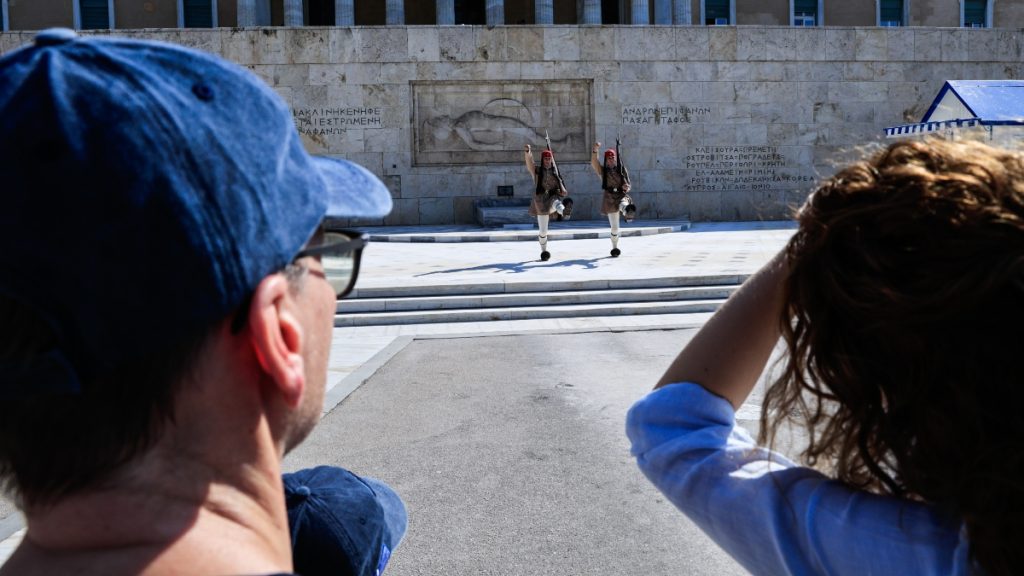 Την ερχόμενη εβδομάδα η τροπολογία για τον Άγνωστο Στρατιώτη – Τι ποινές θα προβλέπει
