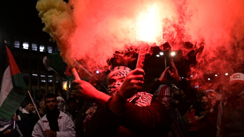 Επεισόδια με 20 προσαγωγές και 18 συλλήψεις στην πορεία για την Γάζα (βίντεο)