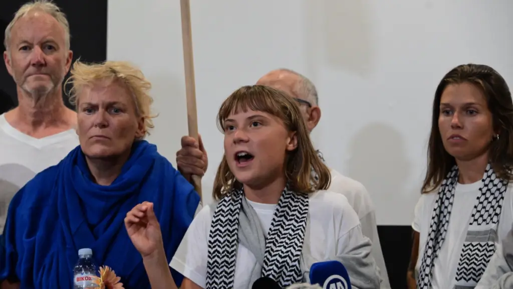 Γκρέτα Τούνμπεργκ: «Μπροστά στα μάτια μας εξελίσσεται μια γενοκτονία» είπε στην επιστροφή της από το Ισραήλ