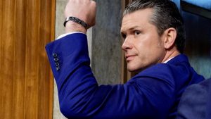 Αναγκαστική προσγείωση αεροσκάφους του Αμερικανού υπουργού Άμυνας Πιτ Χέγκσεθ στο Ηνωμένο Βασίλειο