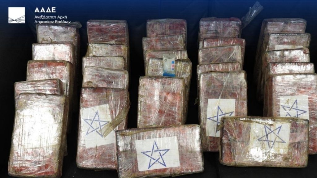 ΑΑΔΕ: Εντοπίστηκαν 39 κιλά κοκαΐνης σε κοντέινερ με μπανάνες στον Πειραιά – Πάνω από 1 εκατ. ευρώ η αξία τους