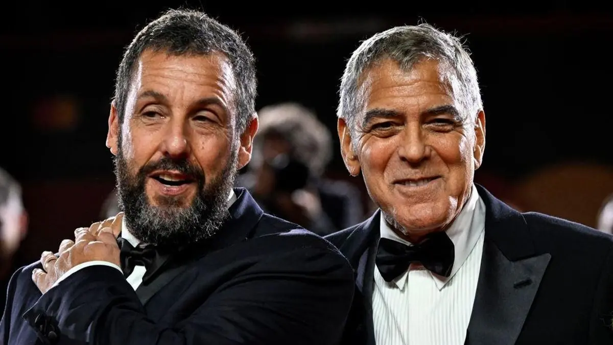 «Jay Kelly»: Κυκλοφόρησε τo νέο τρέιλερ της ταινίας με τους Τζορτζ Κλούνεϊ και Άνταμ Σάντλερ