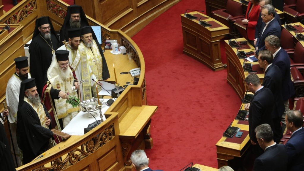 Ολοκληρώθηκε ο αγιασμός της Γ’ Συνόδου – Ιερώνυμος: «Ο λαός μας παραπαίει και χρειάζεται γι’ αυτό να αγωνιστούμε ενωμένοι» (φωτογραφίες)
