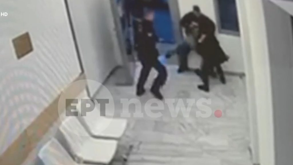 Άγιος Παντελεήμονας: Η προσπάθεια απόδρασης 35χρονου από αστυνομικό τμήμα – Έσπασε τον αστράγαλο ενός αστυνομικού (Βίντεο)