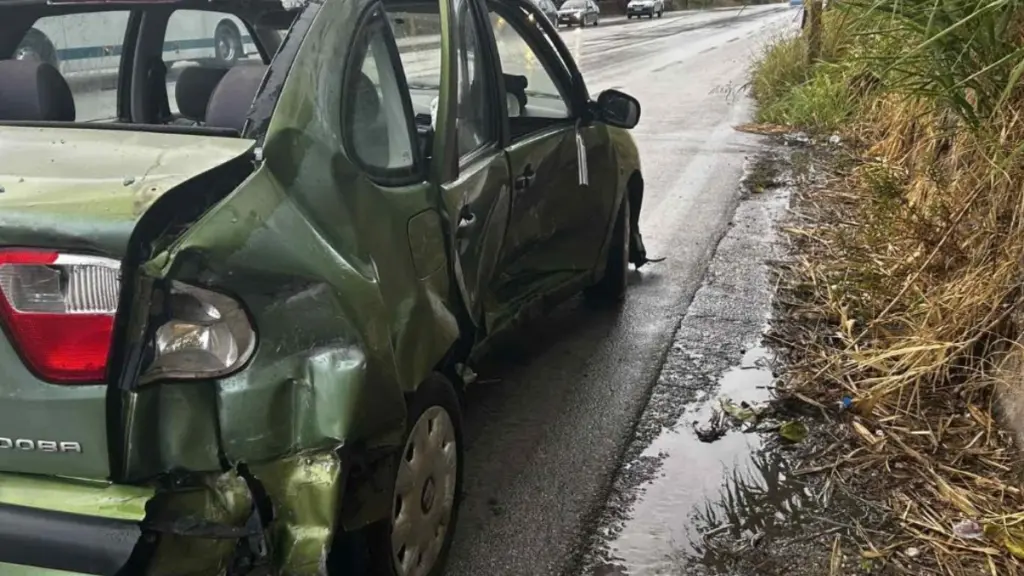 Αγρίνιο: Τρία αυτοκίνητα συγκρούστηκαν – Ένας τραυματίας στο νοσοκομείο