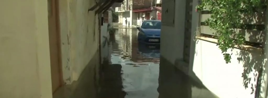 Αιτωλοακαρνανία: Σφοδρές καταιγίδες έπληξαν Αιτωλικό και Κατοχή – Πλημμύρισαν σπίτια και δρόμοι (Βίντεο)