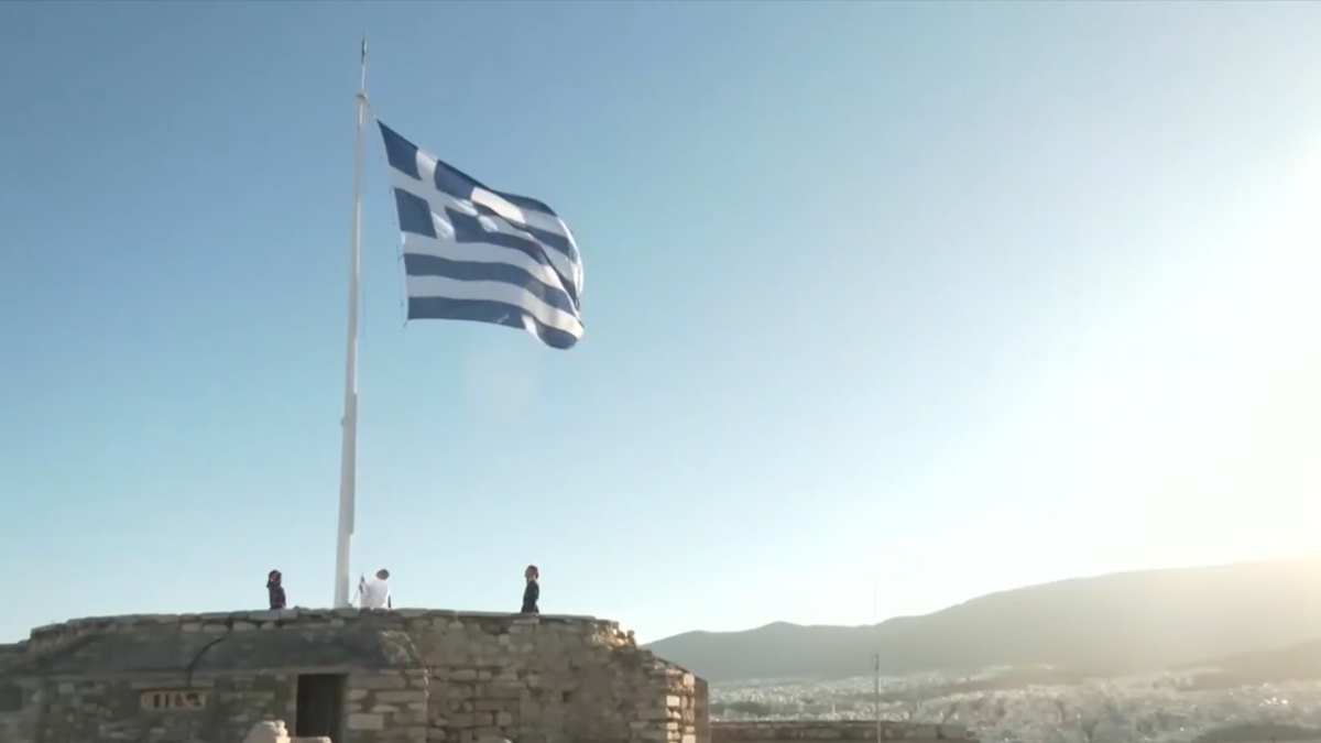 28η Οκτωβρίου: Η έπαρση της ελληνικής σημαίας στον Ιερό Βράχο της Ακρόπολης (Βίντεο)