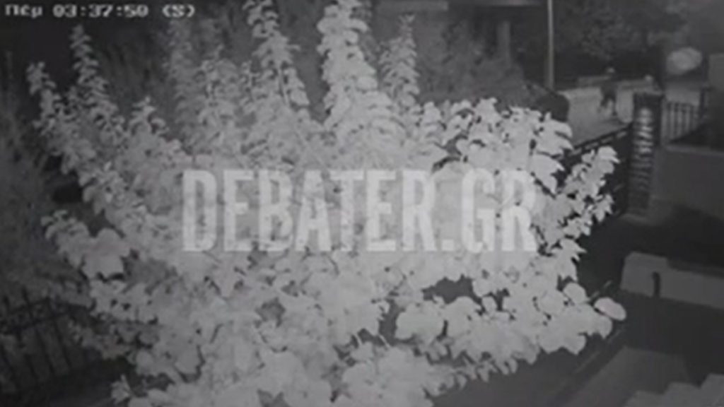 Άλιμος: Χειροπέδες σε τρεις νεαρούς που λήστευαν ντελιβεράδες στα Νότια Προάστια (βίντεο)