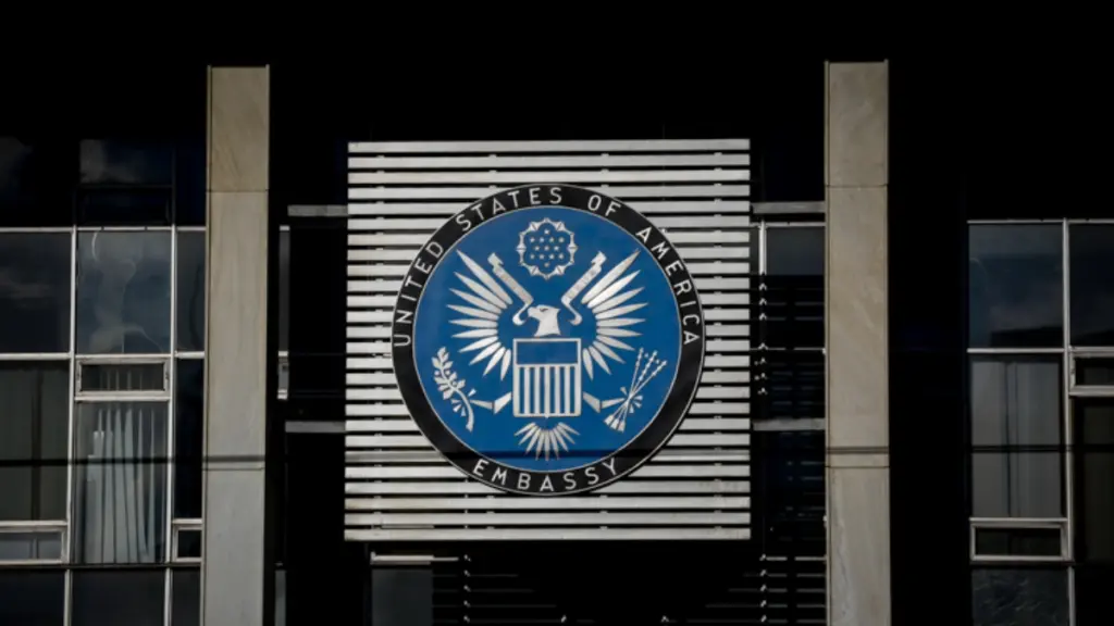 Στον “πάγο” τα social media της αμερικάνικης πρεσβείας στην Αθήνα μετά το shutdown στις ΗΠΑ