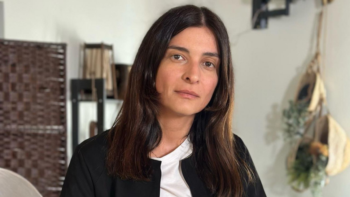 Αντιγόνη Κουλουκάκου: Τέλος η ηθοποιός από την «Γη της Ελιάς» – Το φιλί με τον Πασχάλη Τσαρούχα (pic)