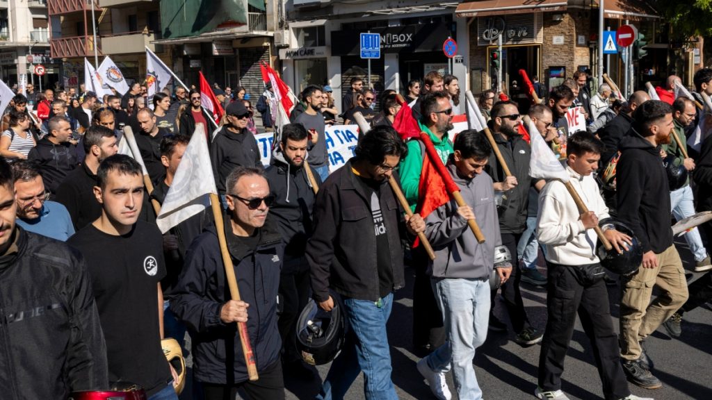 “Παραλύει” αύριο η χώρα – Ποιοι θα συμμετάσχουν στην 24ωρη απεργία, τι θα ισχύσει για σχολεία και ΜΜΜ