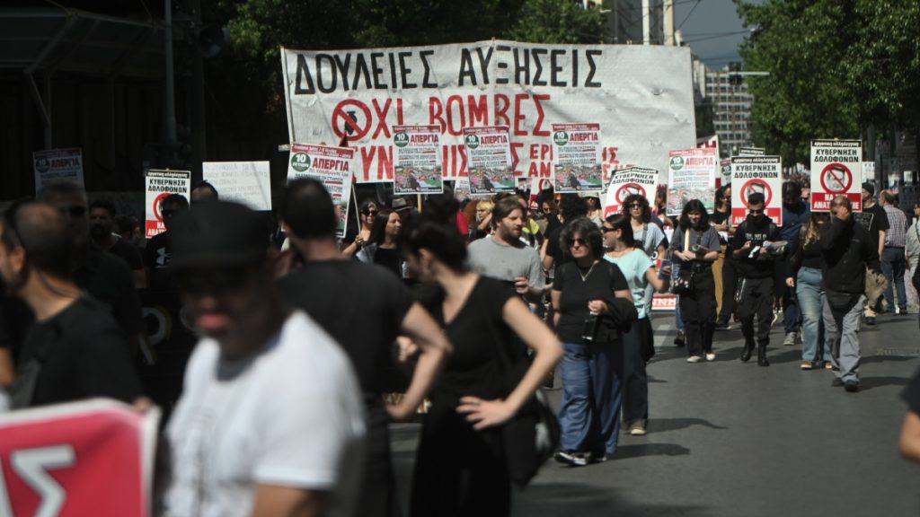 ΑΔΕΔΥ: 24ωρη απεργία την Τρίτη 14 Οκτωβρίου για την ψήφιση του 13ωρου