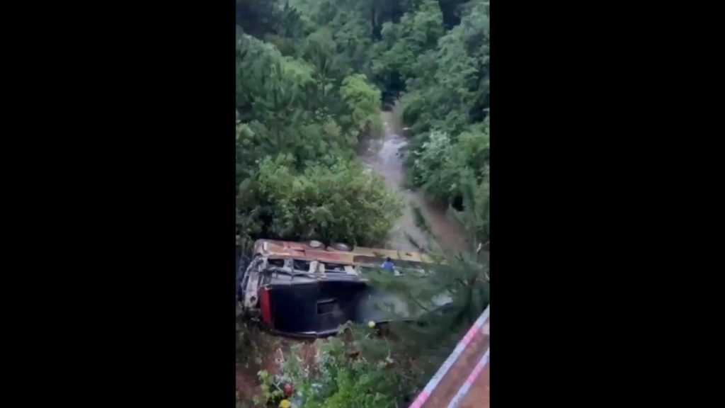 Αργεντινή: Εννέα άνθρωποι σκοτώθηκαν όταν λεωφορείο έπεσε από γέφυρα σε ποταμό (βίντεο)