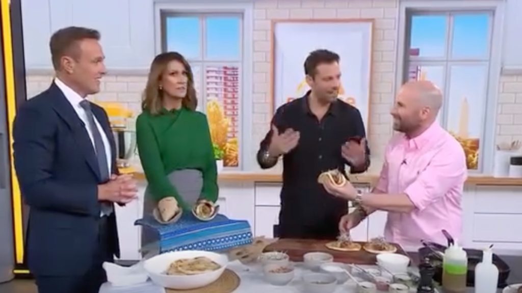 Κωνσταντίνος Αργυρός: Δοκίμασε σουβλάκι από καγκουρό σε εκπομπή της Αυστραλίας (Βίντεο)