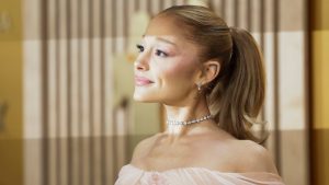 Αριάνα Γκράντε: Αποχαιρέτησε τα ξανθά μαλλιά της και τα έβαψε καστανά – Η αλλαγή στην εμφάνισή της