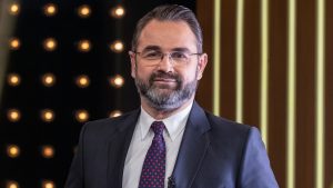 28η Οκτωβρίου: Παιδαγωγός λέει «όχι» στις εθνικές επετείους – Η αντίδραση του Μπαλάσκα με ποίημα & σημαίες