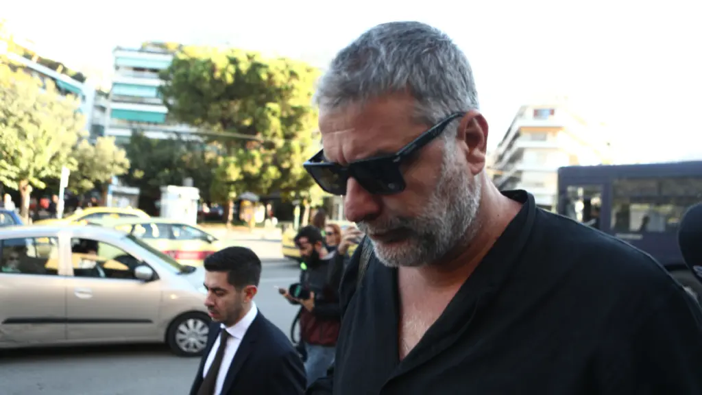 Ένοχος ο Βασίλης Μπισμπίκης – Υποχρεούται να πληρώσει 7.000 ευρώ και τα δικαστικά έξοδα