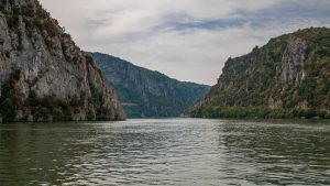 Τραγωδία στη Σερβία: Ένας νεκρός από ανατροπή σκάφους στον Δούναβη