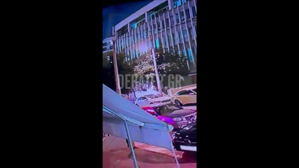 Έκρηξη στο παράρτημα του Υπ. Αγροτικής Ανάπτυξης στη Συγγρού – Η στιγμή που οι δράστες τοποθετούν γκαζάκια (Βίντεο)