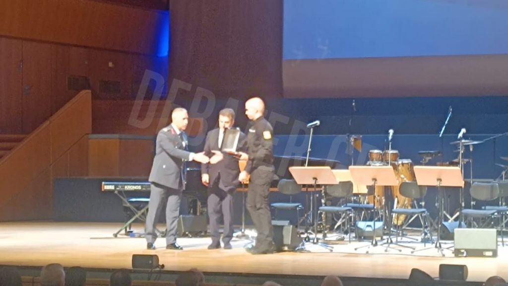 Βράβευσαν τον αστυνομικό που είχε τραυματιστεί από μεθυσμένο οδηγό μετά το επεισόδιο με τον Χρήστο Μάστορα