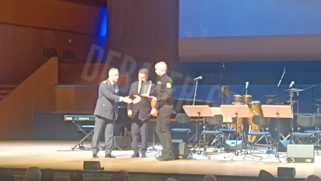 Βράβευσαν τον αστυνομικό που είχε τραυματιστεί από μεθυσμένο οδηγό μετά το επεισόδιο με τον Χρήστο Μάστορα