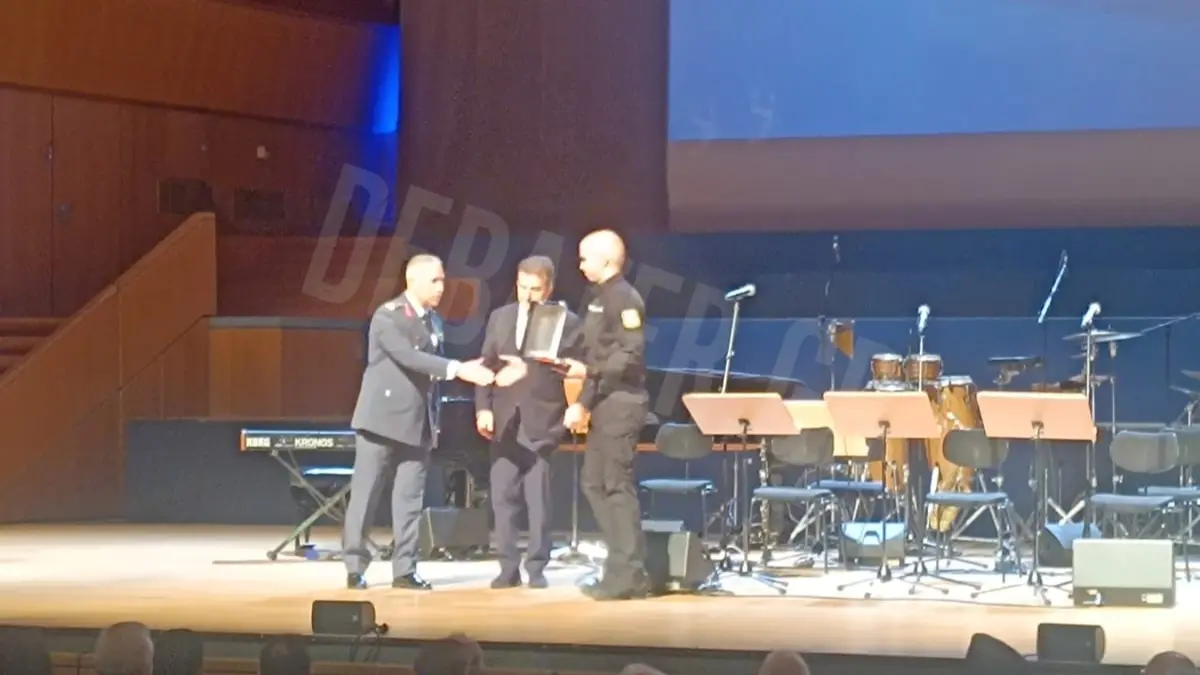 Βράβευσαν τον αστυνομικό που είχε τραυματιστεί από μεθυσμένο οδηγό μετά το επεισόδιο με τον Χρήστο Μάστορα