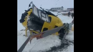 Συντριβή ελικοπτέρου διάσωσης στο Έβερεστ – Ανασύρθηκε ζωντανός ο πιλότος (βίντεο+φωτογραφίες)