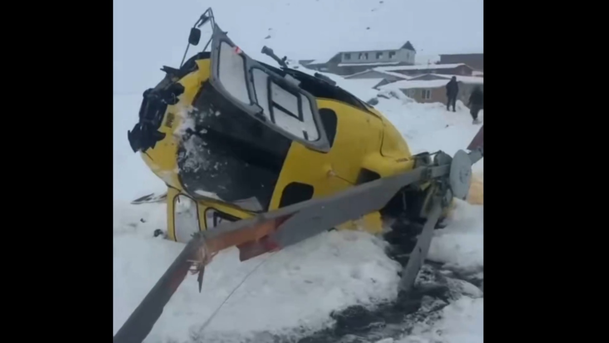 Συντριβή ελικοπτέρου διάσωσης στο Έβερεστ – Ανασύρθηκε ζωντανός ο πιλότος (βίντεο+φωτογραφίες)