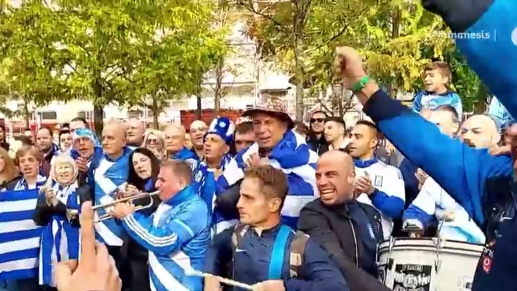 Δανία – Ελλάδα: Μπλε οι Κοπεγχάγη από τους Έλληνες φιλάθλους – Περίπου 2.000 θα βρεθούν στο πλευρό της “γαλανόλευκης” (Βίντεο)
