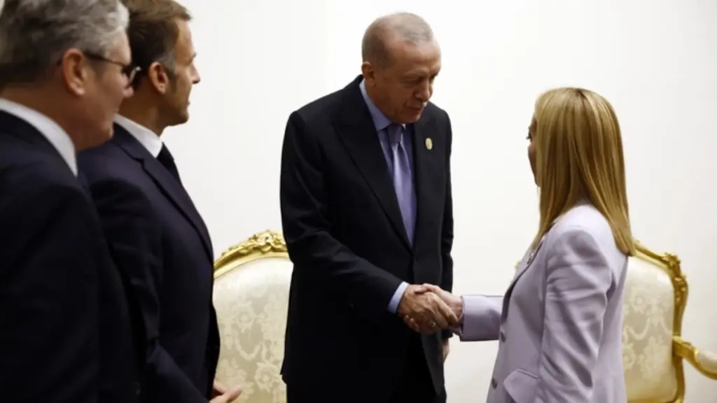 Τηλεφωνική συνομιλία Μελόνι – Ερντογάν: «Αλληλεγγύη της Ιταλίας προς την Τουρκία για την αδικαιολόγητη πυραυλική επίθεση που δέχθηκε»