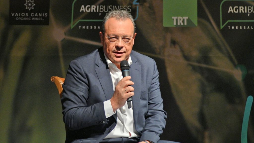 Φάμελλος: “Ο αγροτικός κόσμος πληρώνει τα αποτελέσματα μιας κυβέρνησης διαπλοκής – Το σχέδιο του κ. Μητσοτάκη είναι να παρατήσουν οι αγρότες τη γη τους”