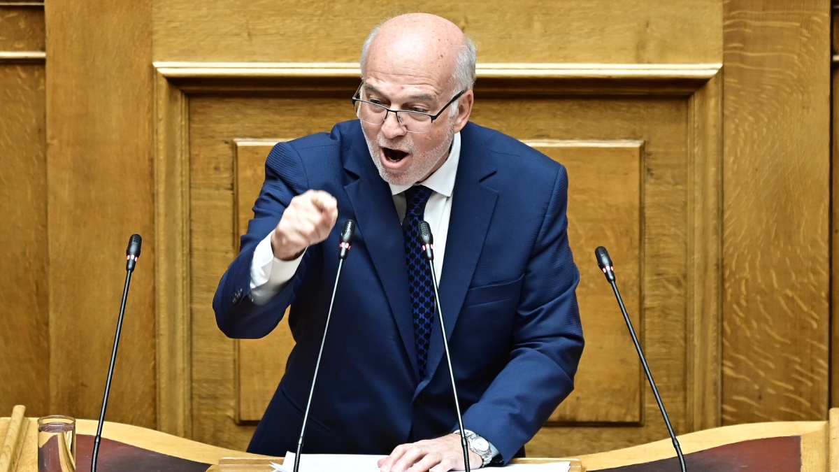 Φλωρίδης στη Βουλή: «Το Μνημείο του Αγνώστου Στρατιώτη ανήκει σε όλους τους Έλληνες – Όχι σε διχασμούς»