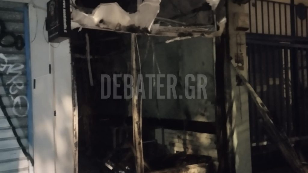 Φωτιά σε καφετέρια σε ισόγειο πολυκατοικίας στη Λιοσίων